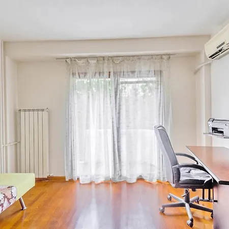 Lovely 2 Bedroom With Indoor Fireplace *