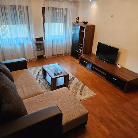 Apartment Lovely 2 Bedroom With Indoor Fireplace *