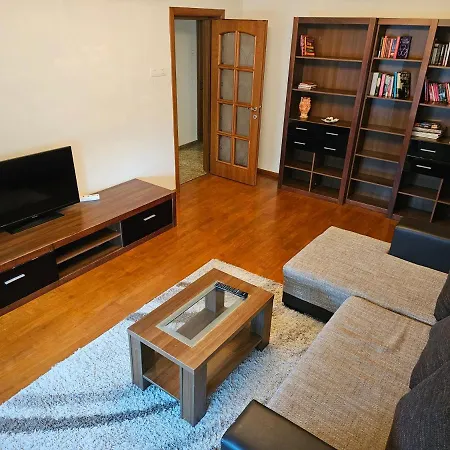 Lovely 2 Bedroom With Indoor Fireplace *